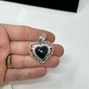 Black heart pendant
